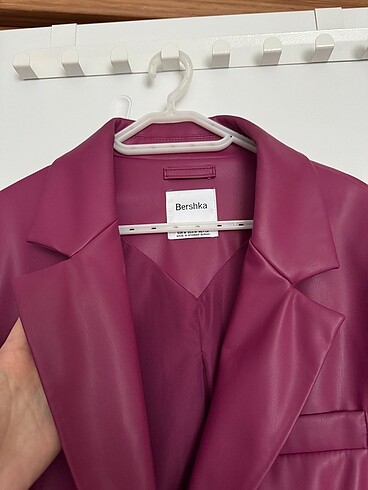 m Beden pembe Renk bershka pembe deri ceket