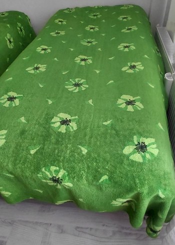 Çiçek Desenli Yeşil Yatak Örtüsü - Görsel 3
