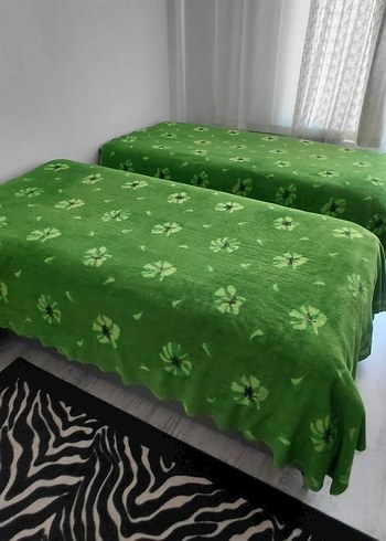 Çiçek Desenli Yeşil Yatak Örtüsü - Görsel 2