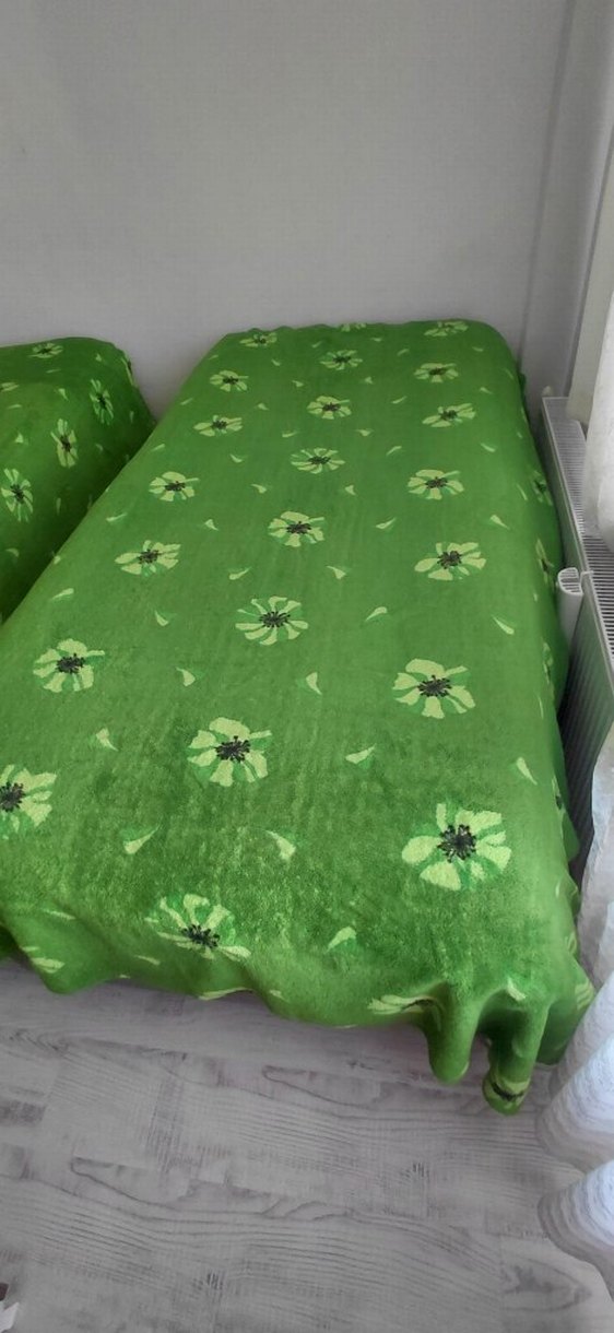 Çiçek Desenli Yeşil Yatak Örtüsü - Görsel 4