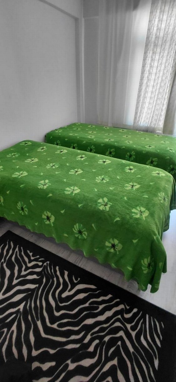 Çiçek Desenli Yeşil Yatak Örtüsü - Görsel 2