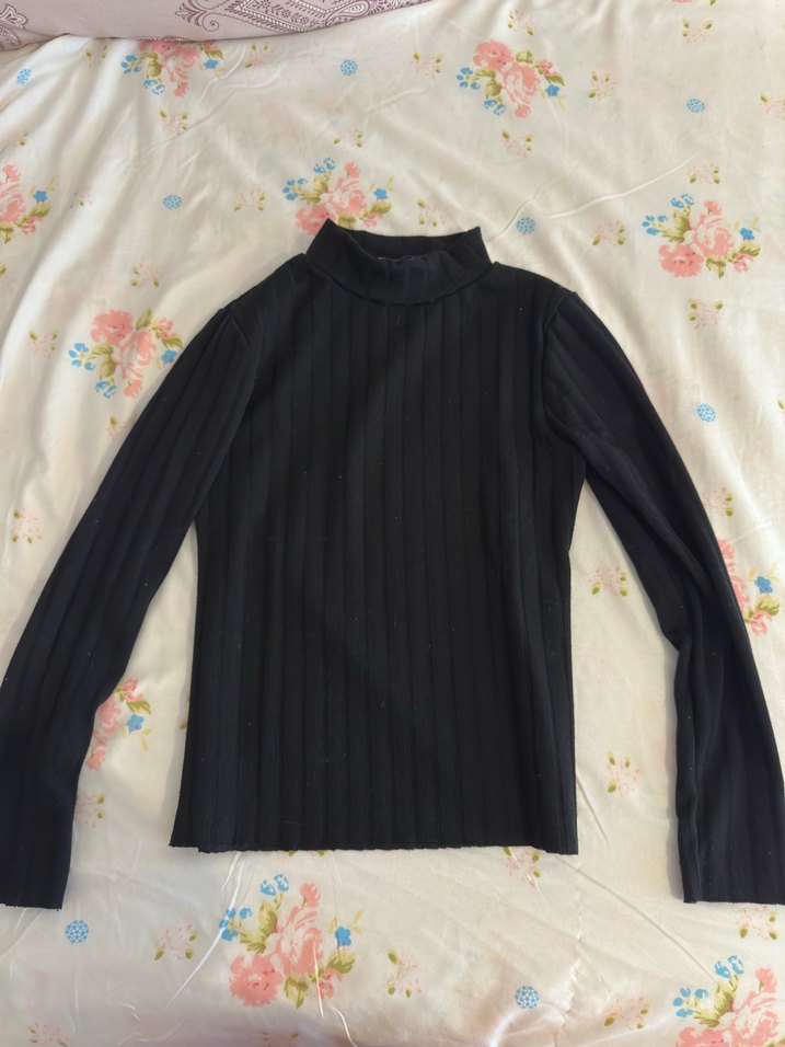 Siyah boğazlı ince kazak - Görsel 3