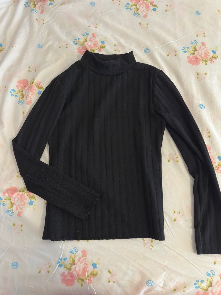 Siyah boğazlı ince kazak - Görsel 2