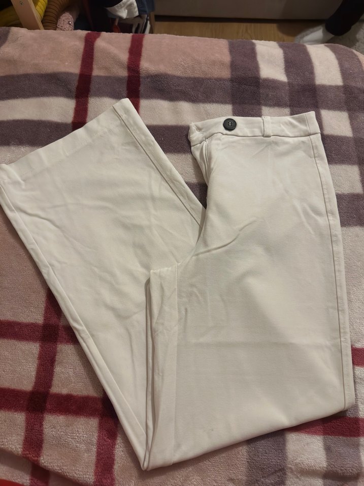 Bershka Düğmeli Beyaz Kumaş Pantolon - Görsel 2