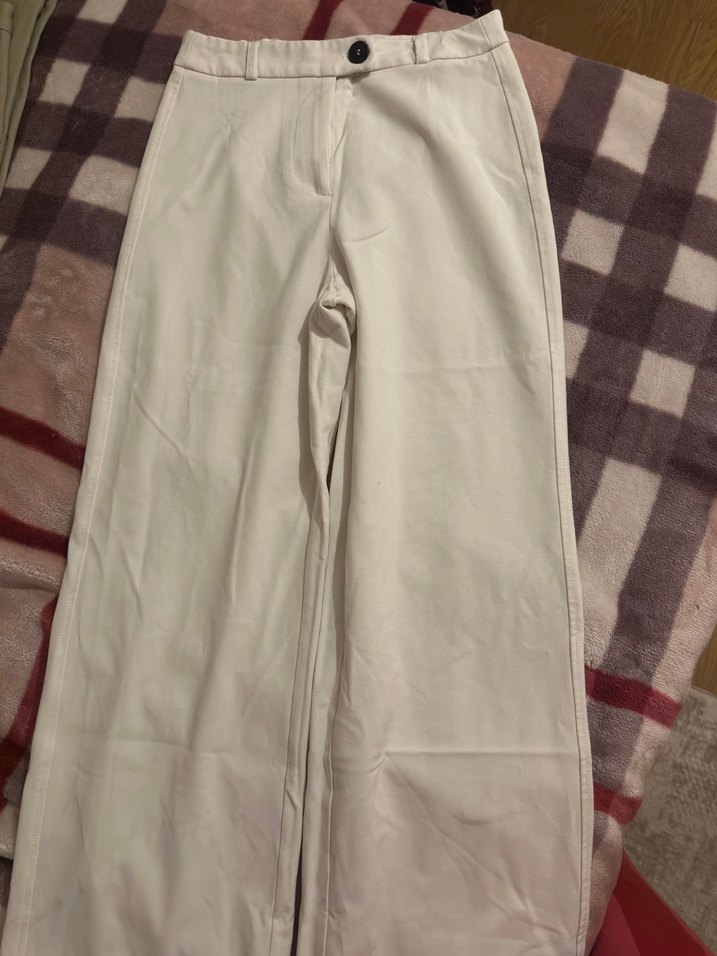 Bershka Düğmeli Beyaz Kumaş Pantolon - Görsel 3