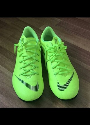 Yeşil nike krampon
