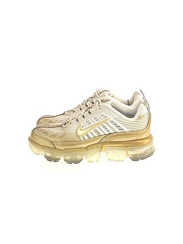 Nike Spor Ayakkabı %70 İndirimli.