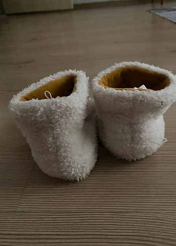 23 Beden beyaz Renk Nakışlı Beyaz Kız Çocuk Sıcak Terlik
