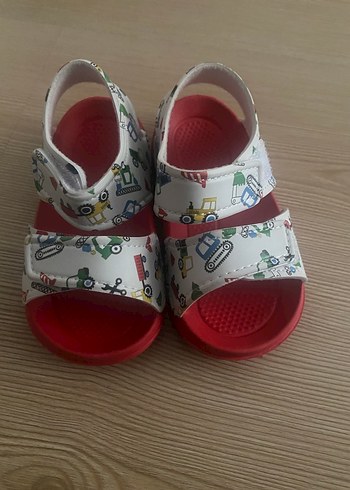 Renkli Desenli Erkek Çocuk Sandalet