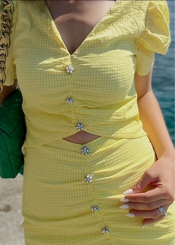 Sarı Düğmeli V Yakalı Uzun Elbise - Görsel 4