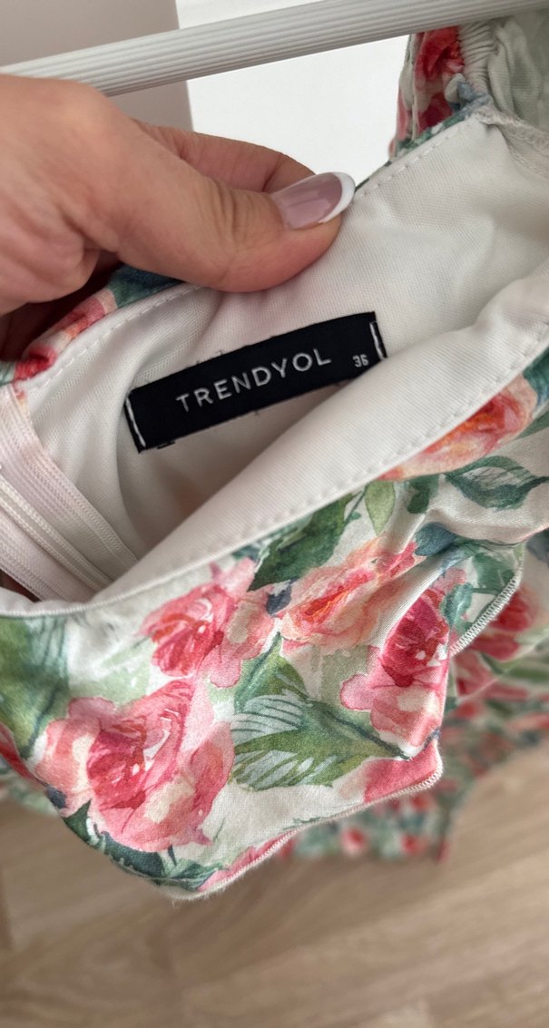 Çiçek Desenli V Yaka Kadın Tulum - Görsel 2