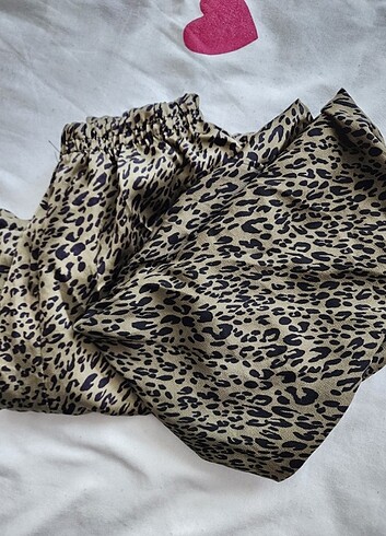 xl Beden Leopar desenli pijama takimi 