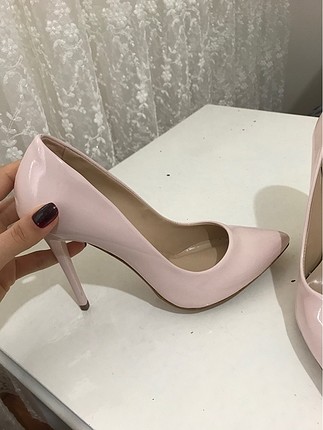 Pudra pembesi rugan ince topuklu stiletto