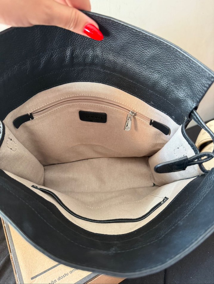 Vakko Siyah Yılan Desenli Zincir Detaylı Deri Çanta - Görsel 3