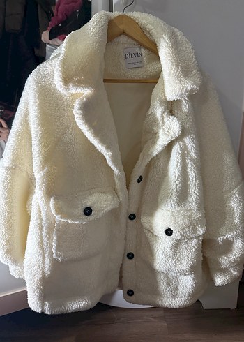 Dilvin Beyaz Düğmeli Midi Kadın Ceket - Görsel 3