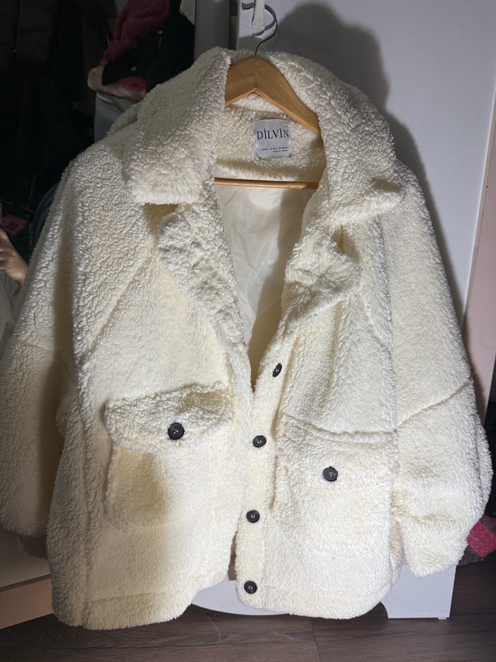 Dilvin Beyaz Düğmeli Midi Kadın Ceket - Görsel 2