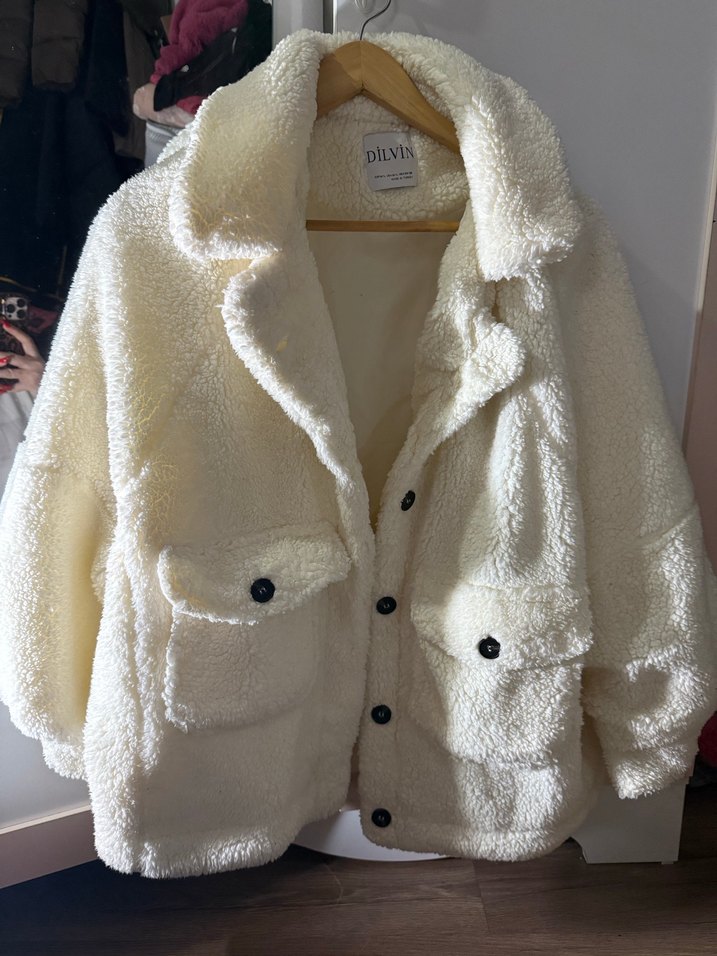 Dilvin Beyaz Düğmeli Midi Kadın Ceket - Görsel 3