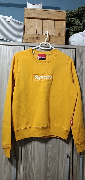 Supreme sweatshirt 