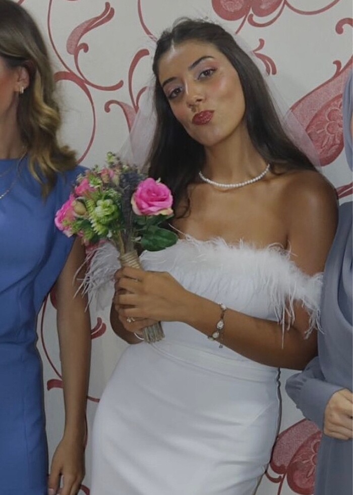 Omzu Tüylü Nikah Elbisesi - Görsel 3