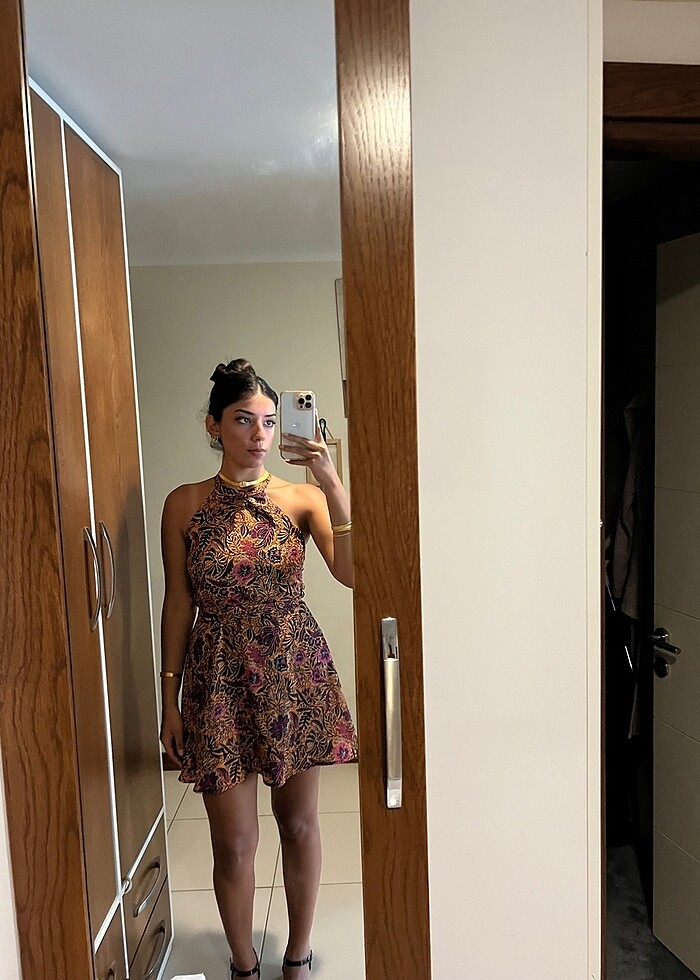 şifon halter yaka elbise - Görsel 4