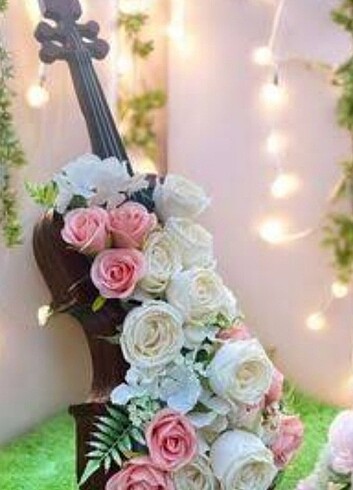 Gitar şeklinde çiçek 