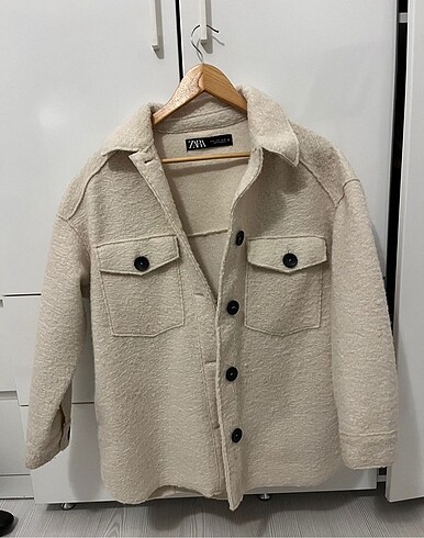 Zara Mont