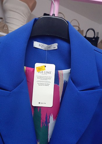 Mavi Düğmeli Kısa Kesim Kadın Blazer - Görsel 3