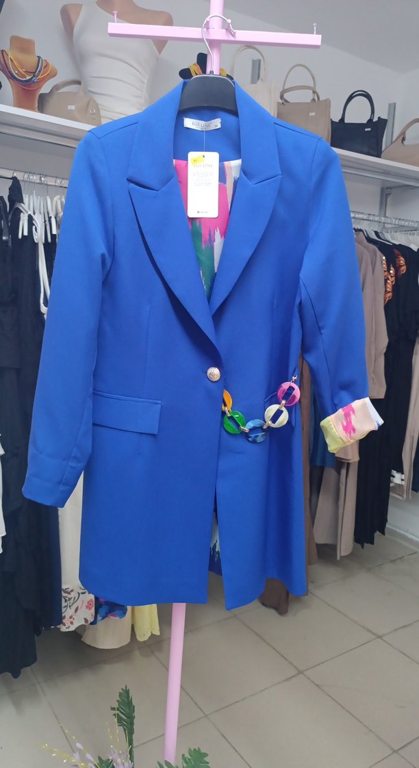 Mavi Düğmeli Kısa Kesim Kadın Blazer - Görsel 2