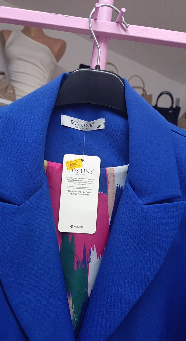 Mavi Düğmeli Kısa Kesim Kadın Blazer - Görsel 3