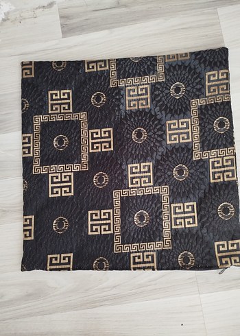 Modern Klasik İşlemeli Altın Renk Yastık - Görsel 2