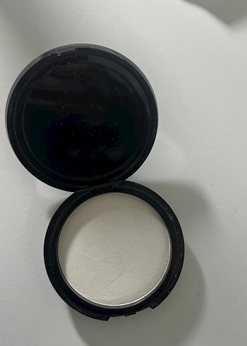 Farmasi Be Fit BB Krem Siyah Ambalaj - Görsel 2