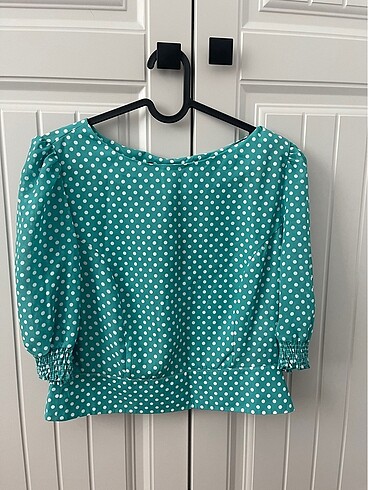 Trendyolmilla puantiyeli crop bluz