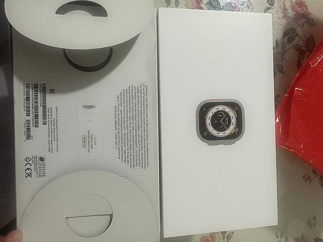 Apple Watch Ultra GPS + Cellular 49mm Titanyum Akıllı Saat