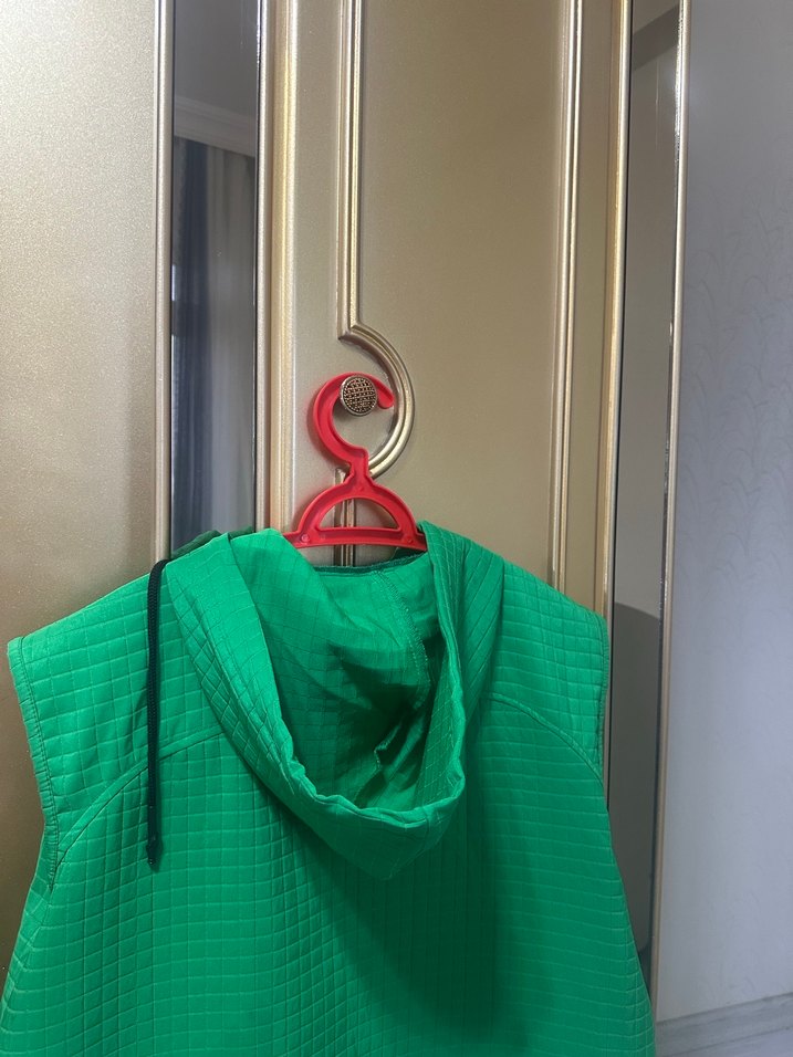 Yeşil Parlak Kısa Düğmeli Kadın Yelek - Görsel 2