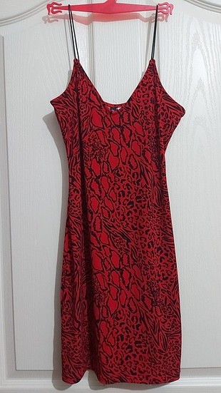 Kırmızı leopar desenli elbise