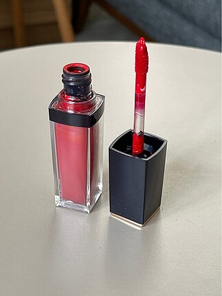 Estee Lauder Kırmızı kalıcı Lipstick