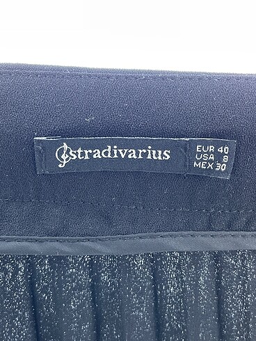 40 Beden siyah Renk Stradivarius Midi Etek %70 İndirimli.