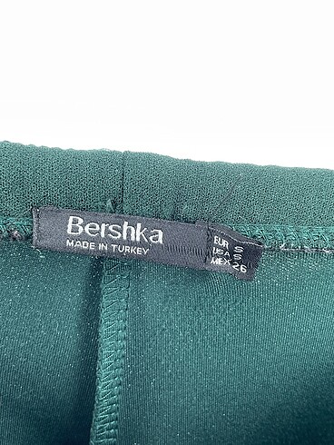 s Beden yeşil Renk Bershka Düz Kesim %70 İndirimli.