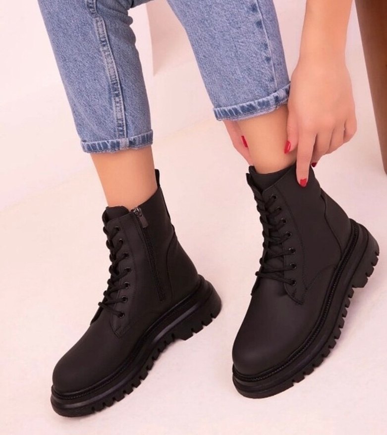 Siyah Bağcıklı Kadın Botu - Görsel 4