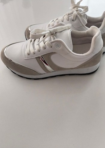 Gri Detaylı Beyaz Kadın Spor Ayakkabı - Görsel 2