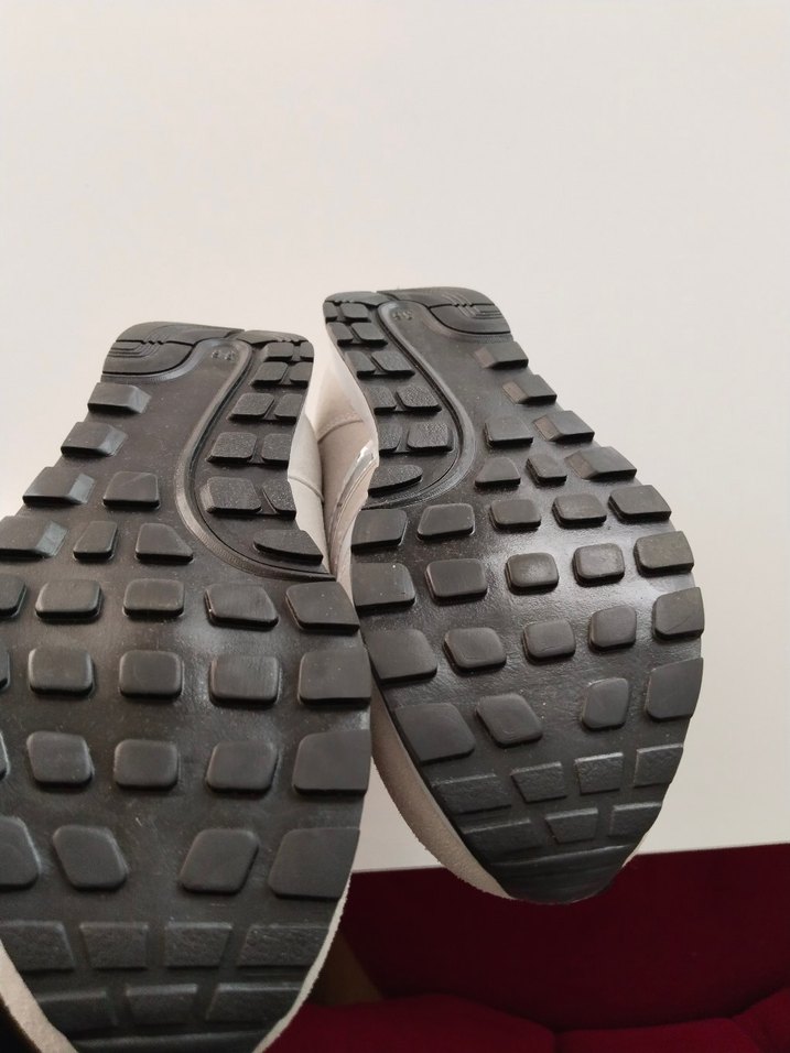 Gri Detaylı Beyaz Kadın Spor Ayakkabı - Görsel 4