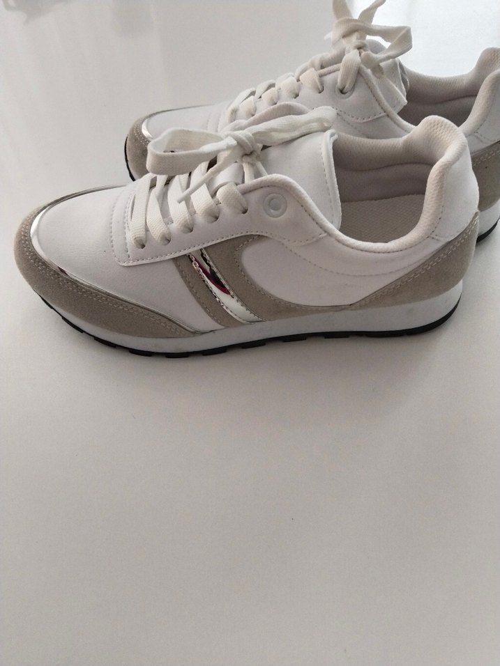 Gri Detaylı Beyaz Kadın Spor Ayakkabı - Görsel 2