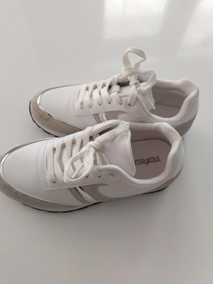 Gri Detaylı Beyaz Kadın Spor Ayakkabı - Görsel 3