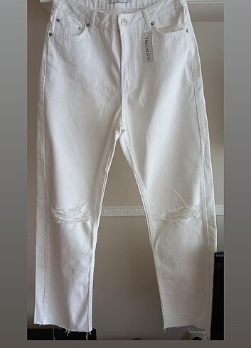 Yırtık Detaylı Pantolon