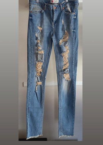 Yırtık Detaylı Mavi Denim Kadın Jean