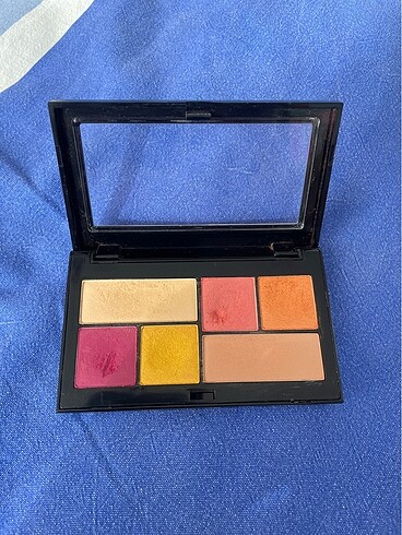 Pastel Pastel Eyeshadow palette so in love bella