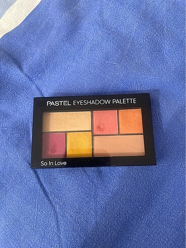 Pastel Eyeshadow palette so in love bella