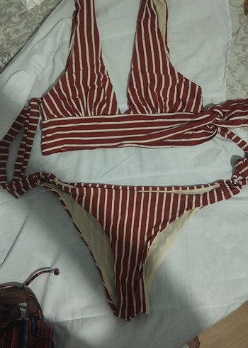 Billabong Çizgili Kırmızı Strappy Bikini Üstü - Görsel 2