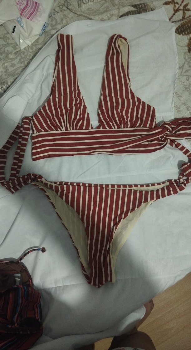 Billabong Çizgili Kırmızı Strappy Bikini Üstü - Görsel 2