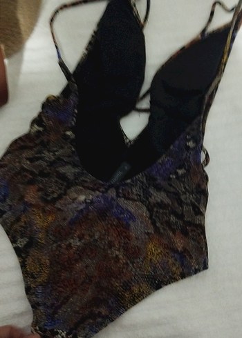 Yılan Desenli Mini Dantelli Kadın Mayo - Görsel 3